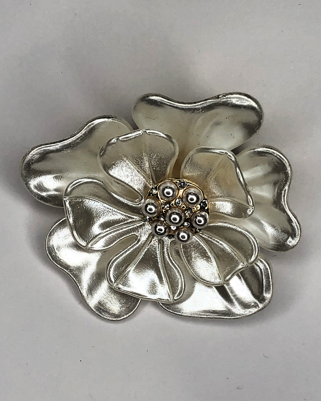 Cream resin flower with pearl centre brooch at erika