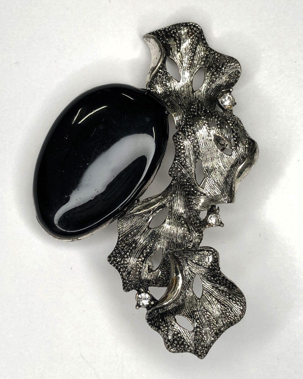 Black stone & silver metal leaves brooch at erika