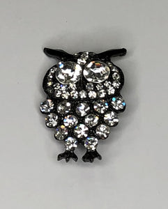 Silver standing owl brooch at erika