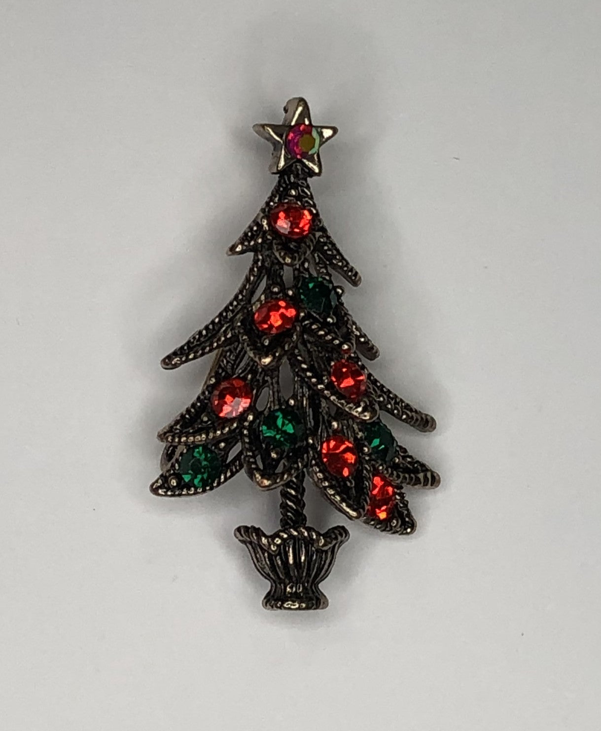 Red and green Christmas tree brooch at erika