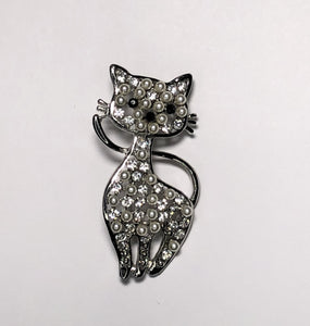 Pearl and diamante cat with black crystal eyes brooch at erika